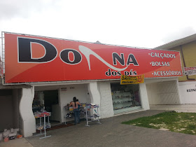 Donna dos pés calçados