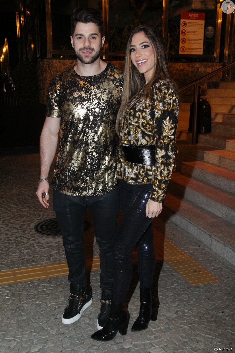 Alok e a namorada, Romana Novais, prestigiaram o aniversário de Marina Ruy Barbosa na noite deste sábado, 30 de junho de 2018, no Morro da Urca, no Rio de Janeiro