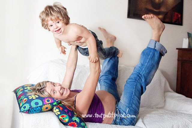how to handle photoshoots with a newborn AND an older kid/s.  Favorite suggestion:  ask the older child what they think they should be doing in the picture.  (One kid said he should be playing his guitar for his sibling.)  I also really like this pose with the pregnant Mom and the older sibling.