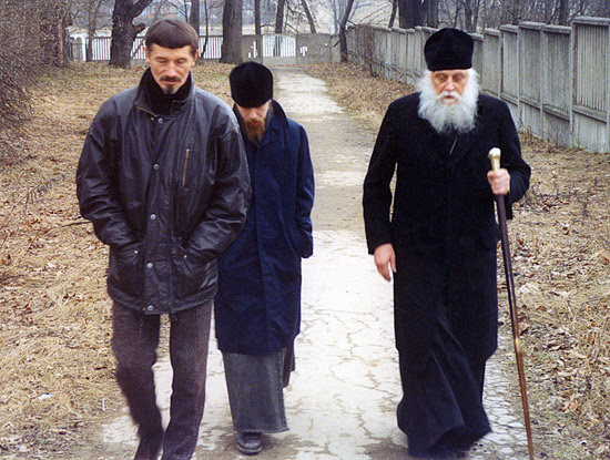 Sculptor V. Klykov, hieromonk Tikhon (Shevkunov) and Bishop Basil (Rodzyanko)