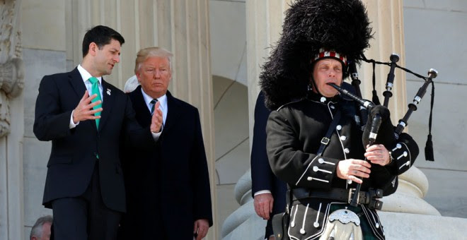 Trump, durante la conmemoración del Día de San Patricio en Washington. REUTERS/Kevin Lamarque