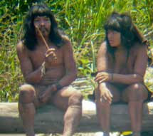 Indígenas mashco-piro, uno con el rascador. |D. Cortijo