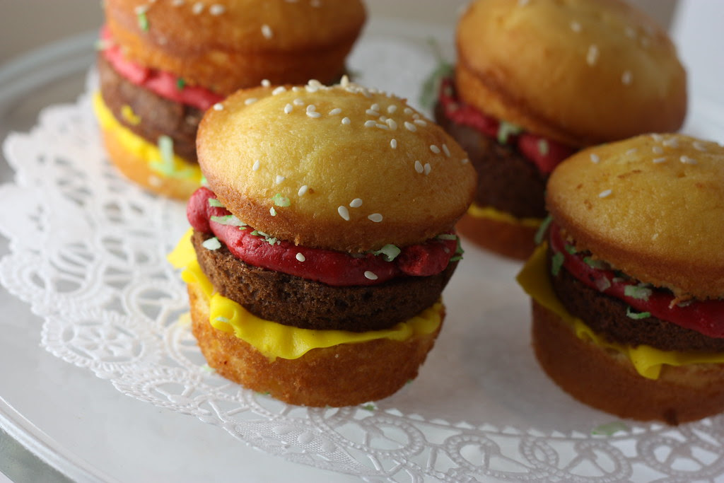 hamburger cupcakes 010
