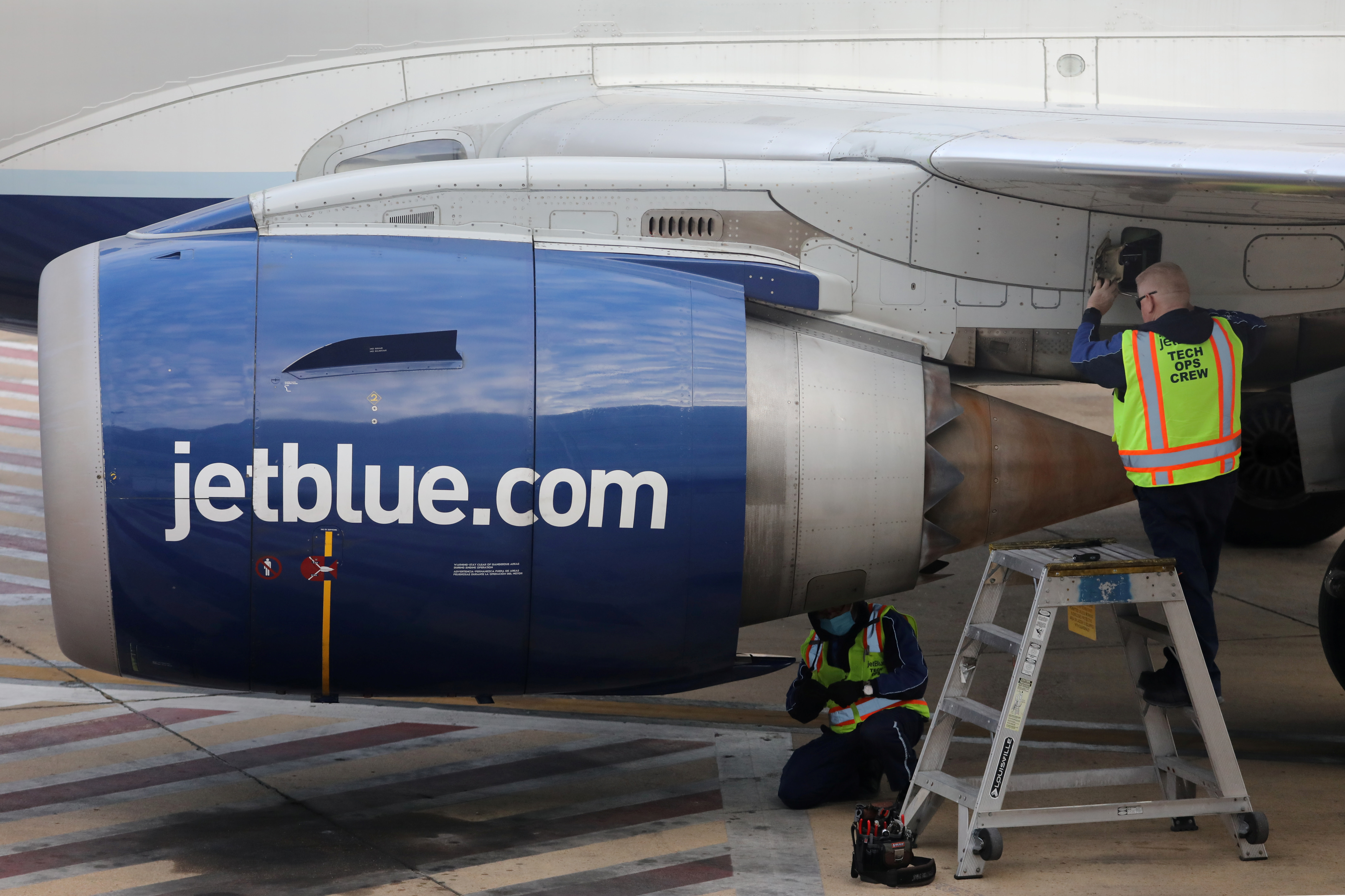 Union seeks representation election for 3000 JetBlue ground workers