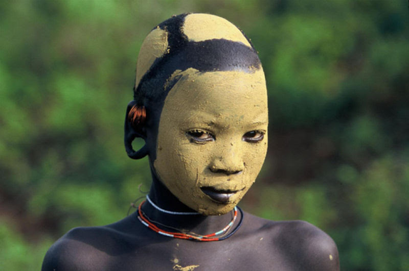 A beleza das Tribos Surma e Mursi, uma cultura em perigo, no sul de Etiópia 20