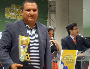 Higor César, do Globo FC, foi eleito o melhor treinador do Campeonato Potiguar 2014 (Foto: Augusto Gomes/GloboEsporte.com)