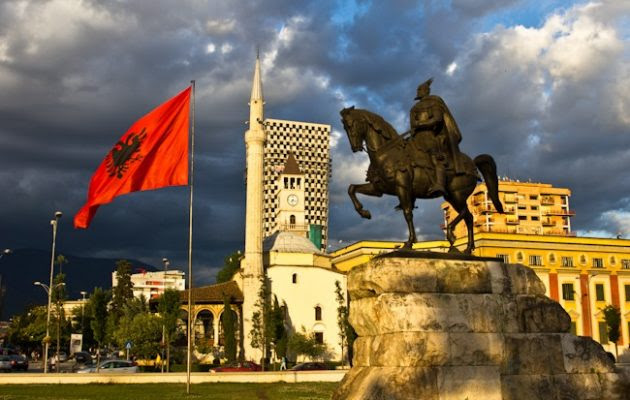 Η Αλβανία είναι μια χώρα «μαστούρα» από εθνικές αυταπάτες – Νομίζουν πώς είναι ίσα και όμοια με την Ελλάδα
