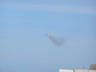 Polish Tupolev TU154 - smoke trails!