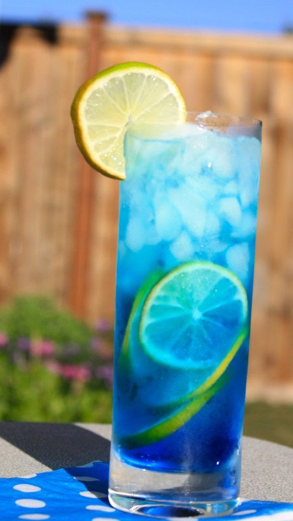 Sex in the Driveway (1oz Blue Curacao 1oz Peach Shcnapps 2oz Citrus vodka Fill with Sprite)