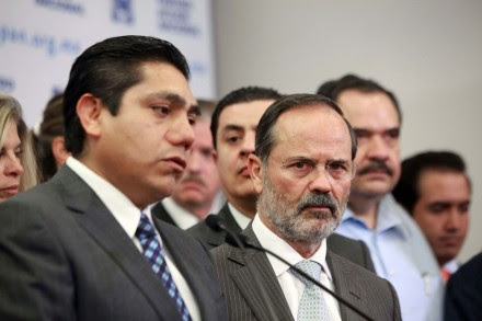 El nuevo coordinador del PAN en el Senado, Jorge Preciado, y el presidente del partido, Gustavo Madero. Foto: Germán Canseco