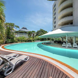 Hilton Cairns