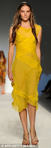 http://i.dailymail.co.uk/i/pix/2011/09/21/article-2040275-0E056BDA00000578-397_196x570.jpg