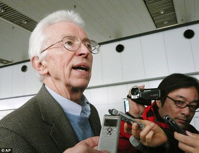 American nuclear scientist Siegfried Hecker, left, speaks to media upon returning from North Korea, at Beijing international airport 