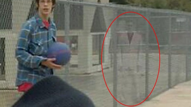 El ‘fantasma del traje rosado’, ¿deambula alrededor de un colegio en Texas?
