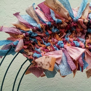 talk like lovers: DIY fabric scraps wreath