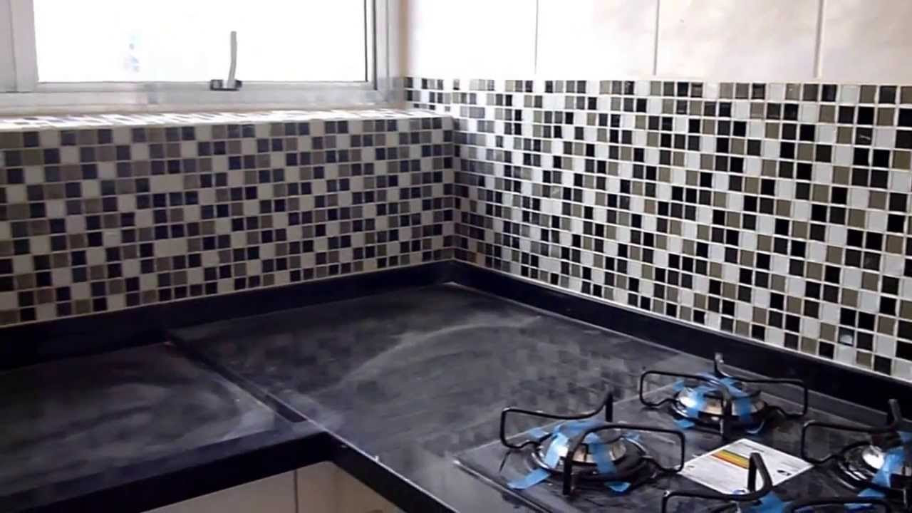 pastilha de vidro sobre azulejo