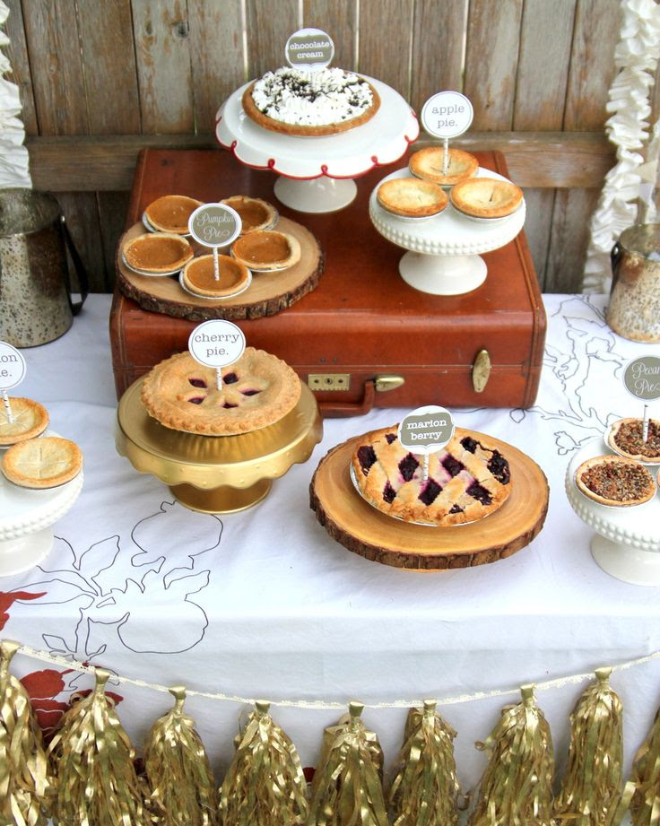 Fall Wedding: Pie station for your fall wedding.