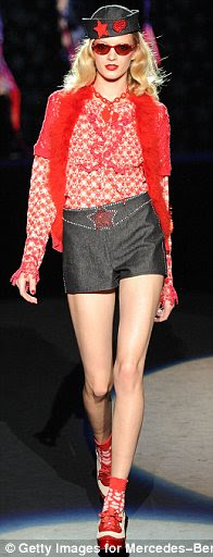 http://i.dailymail.co.uk/i/pix/2011/09/15/article-2037703-0DE5E18600000578-122_196x512.jpg
