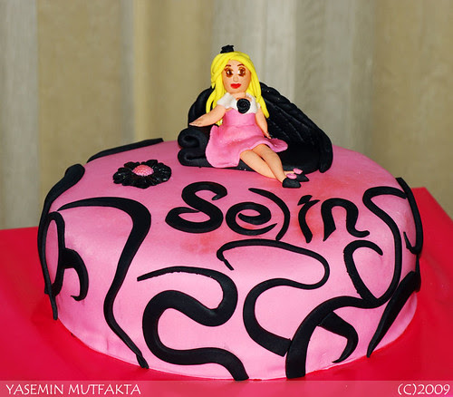 Süslü Hanım Pastası / Fancy Lady Cake