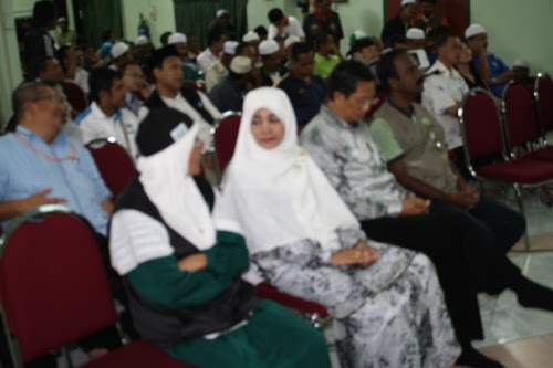 MB Nizar bersama isteri,Speaker M sivakumar  bersama sedang menunggu keputusan terkini