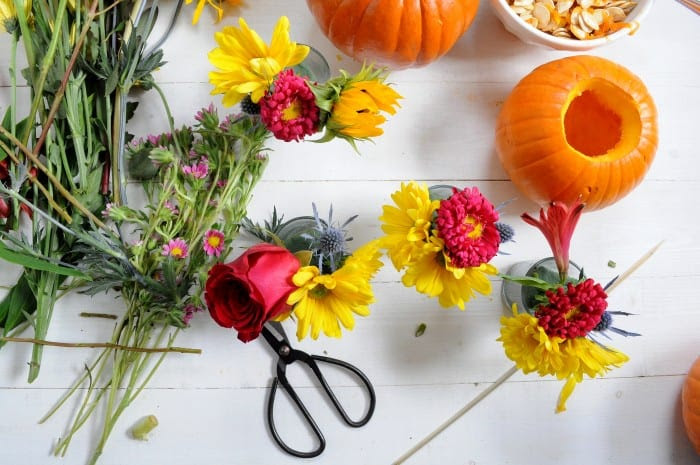 Are you looking for an easy floral decor project that gets your home fall-ready in a jiffy? You can make a pretty pumpkin vase with this quick tutorial.
