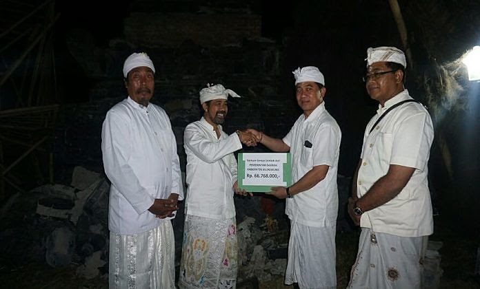 Serahkan Bantuan untuk Korban Gempa Lombok Bupati Suwirta Serahkan Bantuan untuk Korban Gempa Lombok Bupati Suwirta