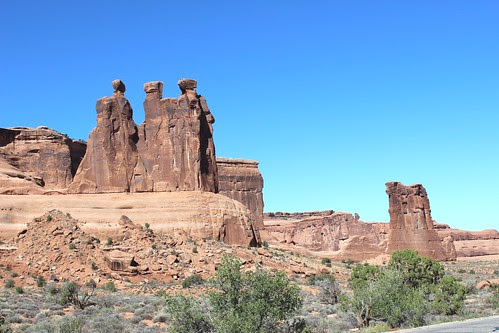 IMG_2476_Three_Gossips_&_Sheep_Rock_Arches_NP