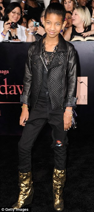 http://i.dailymail.co.uk/i/pix/2011/11/15/article-0-0ECD371F00000578-542_306x688.jpg