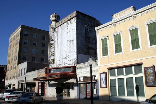 queen theater
