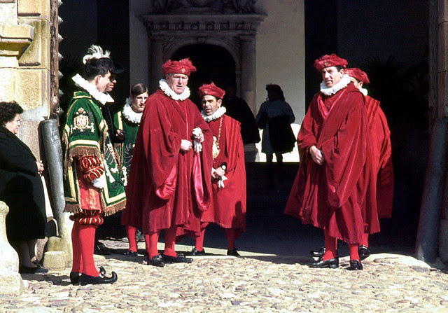 Cortejo de honor en Tavera con motivo de la visita de Konrad Adenauer de Toledo en 1967. Fotografía de John Fyfe