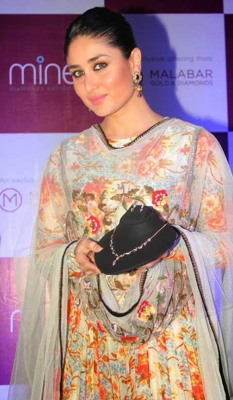 Fashion Glamour World Kareena Kapoor Wear Beautiful Anamika Khannas 