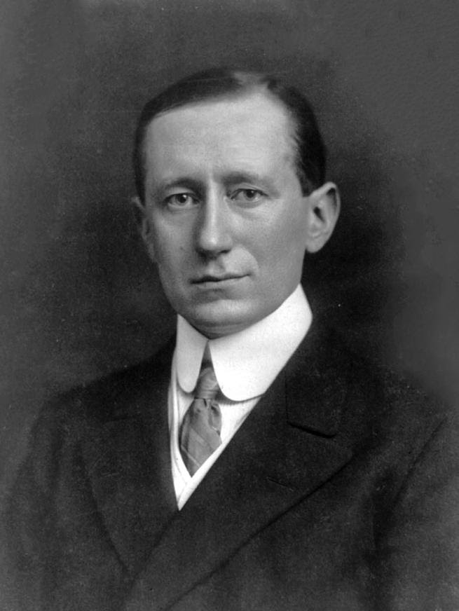 https://upload.wikimedia.org/wikipedia/commons/0/0d/Guglielmo_Marconi.jpg