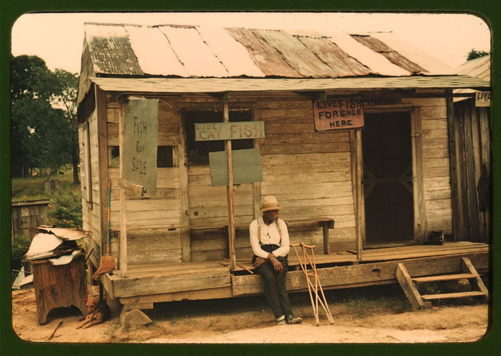 http://upload.wikimedia.org/wikipedia/commons/thumb/b/be/A_store_with_live_fish_for_sale%2C_vicinity_of_Natchitoches%2C_La._%28LOC%29.jpg/1024px-A_store_with_live_fish_for_sale%2C_vicinity_of_Natchitoches%2C_La._%28LOC%29.jpg