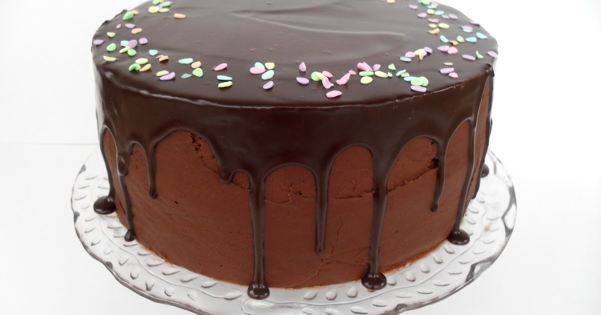 Постная глазурь для торта. Торт облитый шоколадом. Торт с шоколадной глазурью. Торт облитый глазурью. Торт ганаш оформление.