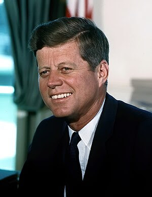 English: John F. Kennedy, photograph in the Ov... English: John F. Kennedy, photograph in the Ov...