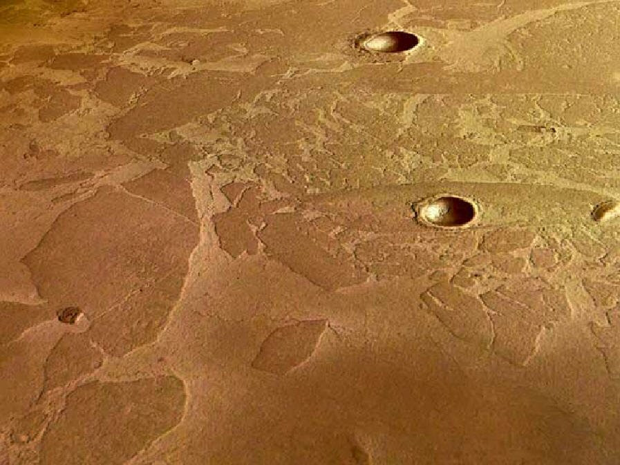 آثار النيازك على كوكب المريخ