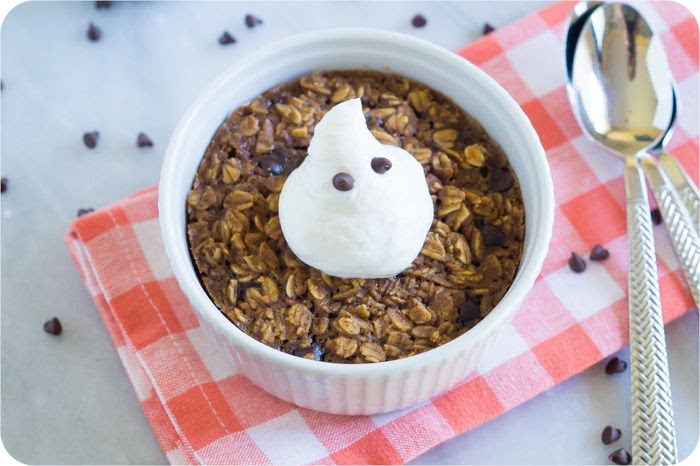 baked pumpkin chocolate chip oatmeal sweetened with coconut sugar and topped with greek yogurt ghosts