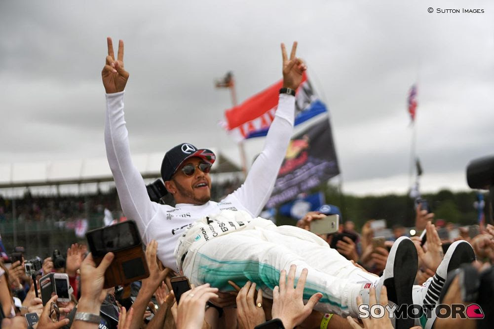 Hamilton vence en casa y se queda a un punto de Vettel en el mundial