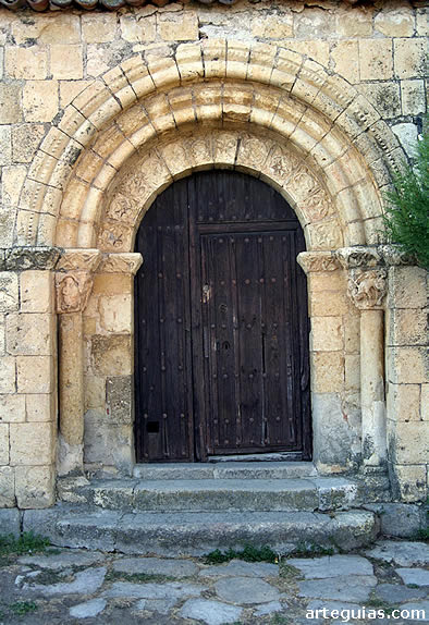 Puerta de la iglesia de Basardilla