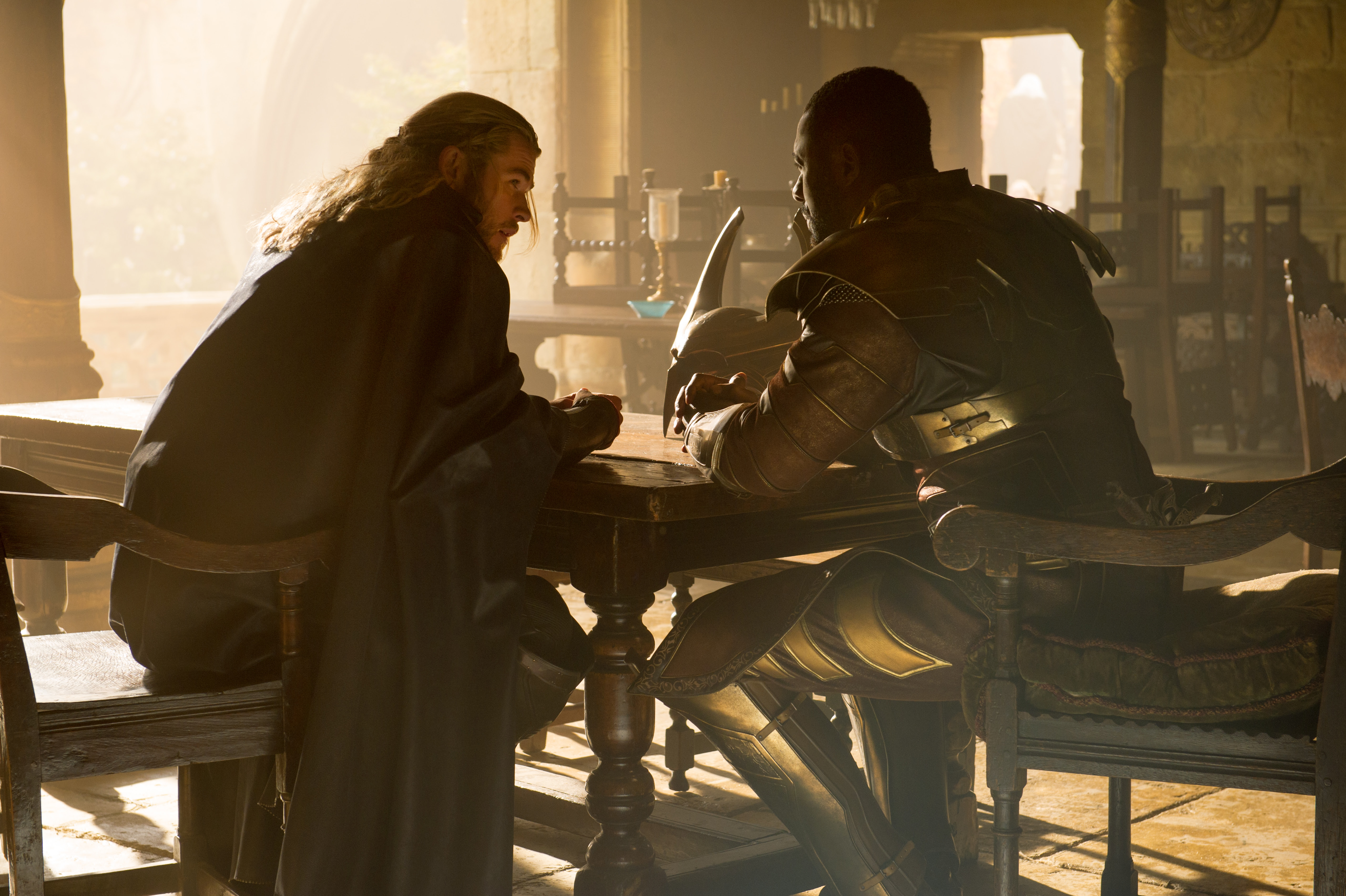 http://vignette2.wikia.nocookie.net/marvelcinematicuniverse/images/f/fe/Thor_Heimdall.jpg/revision/latest?cb=20130909100827