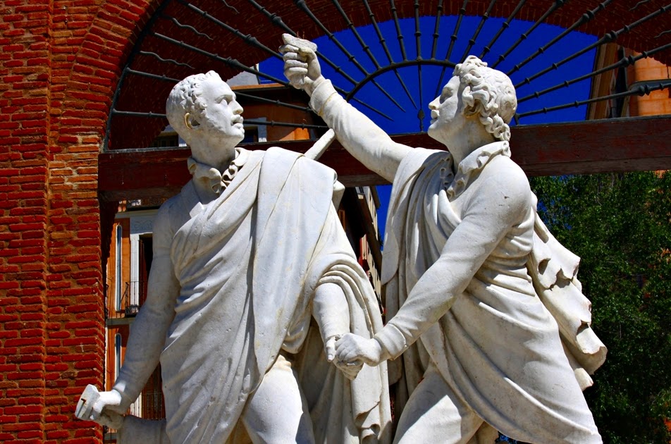 Plaza Del Dos De Mayo Con Daoiz Y Velarde Madridlaciudad