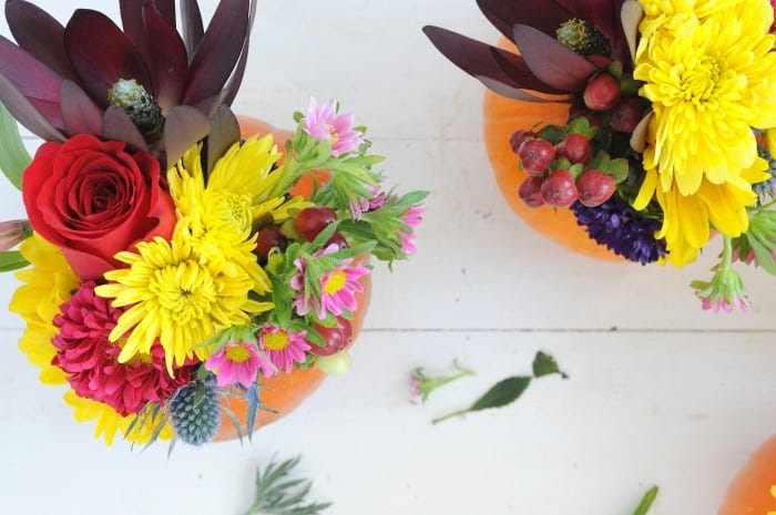 Are you looking for an easy floral decor project that gets your home fall-ready in a jiffy? You can make a pretty pumpkin vase with this quick tutorial.