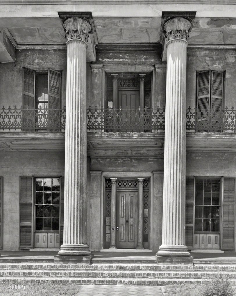 Grand Entrance: 1939