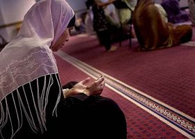 muslim_woman_mosque