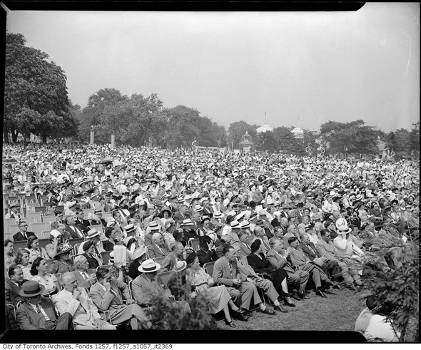 201188-CNE-bandshell-crowds-1946-f1257_s1057_it2369.jpg