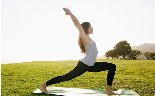NHỮNG ĐIỀU CẦN BIẾT ĐỂ TRÁNH SANG CHẤN KHI TẬP YOGA - Bệnh Viện Phục Hồi Chức Năng Hà Nội