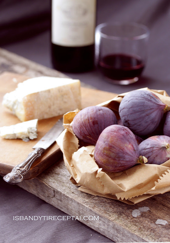 Figs and cheese