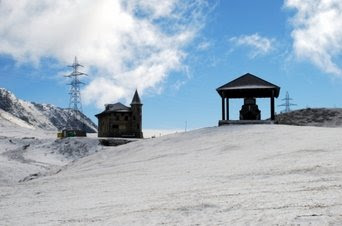 Arriba la neu a les cotes altes de la cara nord del Pirineu