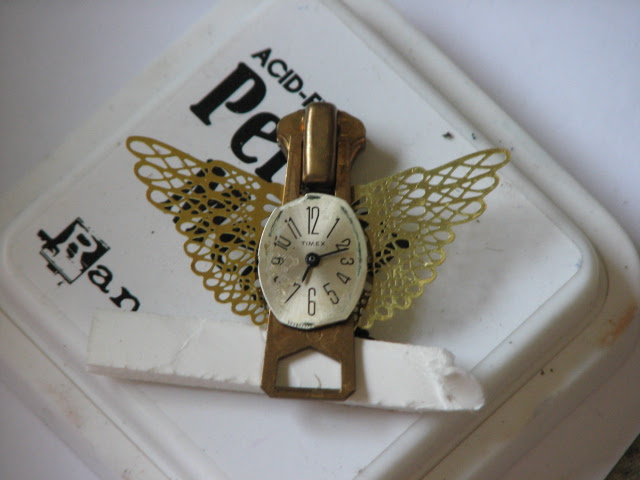 time flies charm 003
