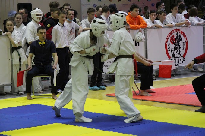 Красноярцы завоевали 17 медалей на чемпионате и первенстве СФО по киокусинкай